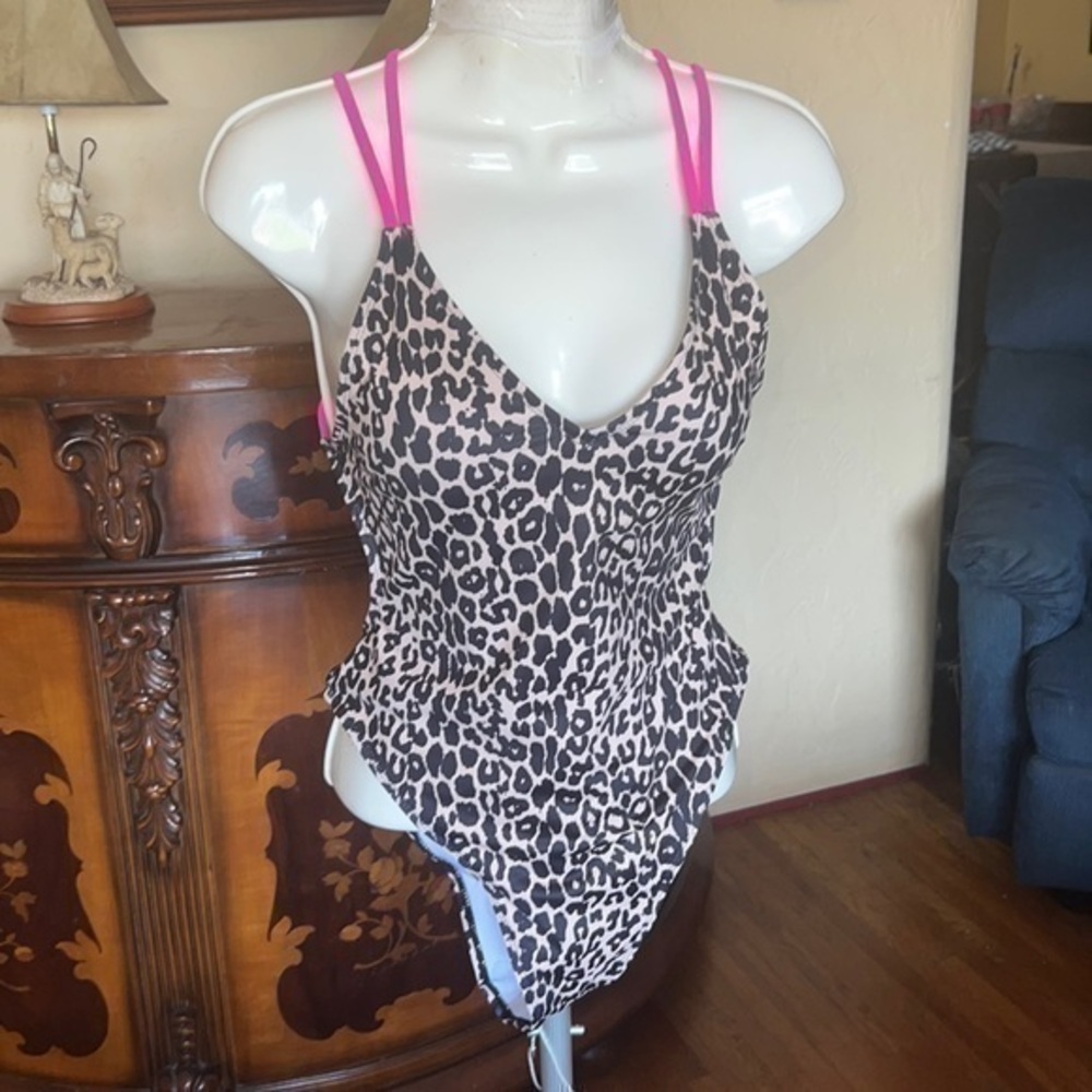 🩱👙Beautiful animal print 🩱 bathing suit 👙 size L
